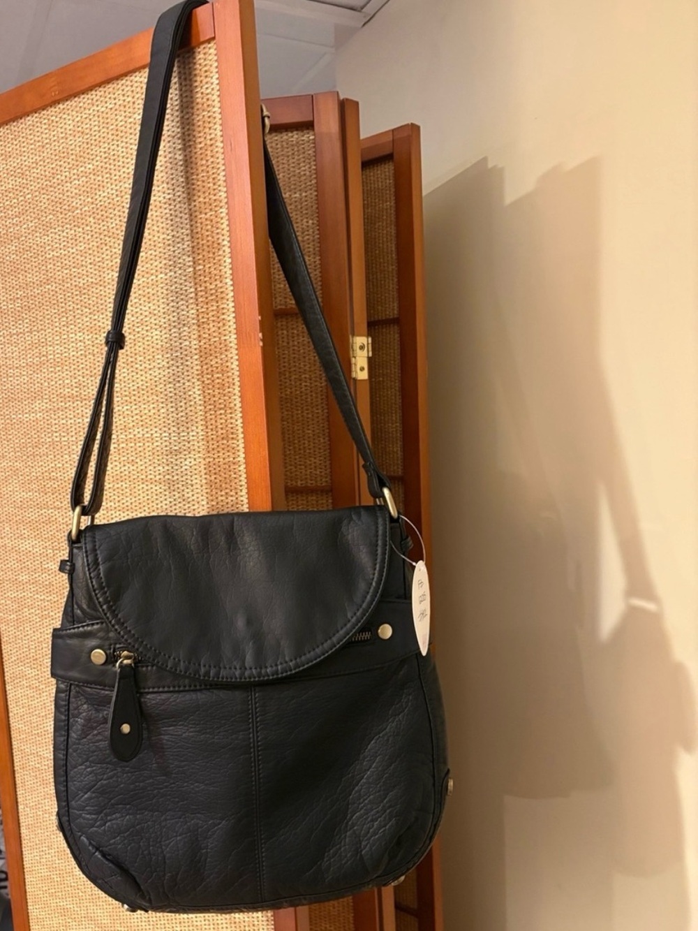 Classic Black Leather Shoulder Bag - Timeless Everyday Style